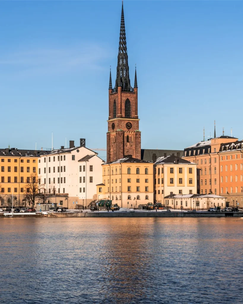 Riddarholmen och Stockholms vattenfront i vinterljus